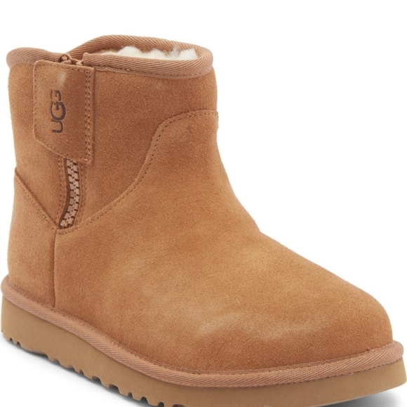UGG Kids Tan Boots - Picture 6 of 10